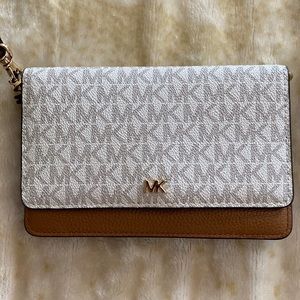 Michael Kors Wallet/Wristlet 🤎